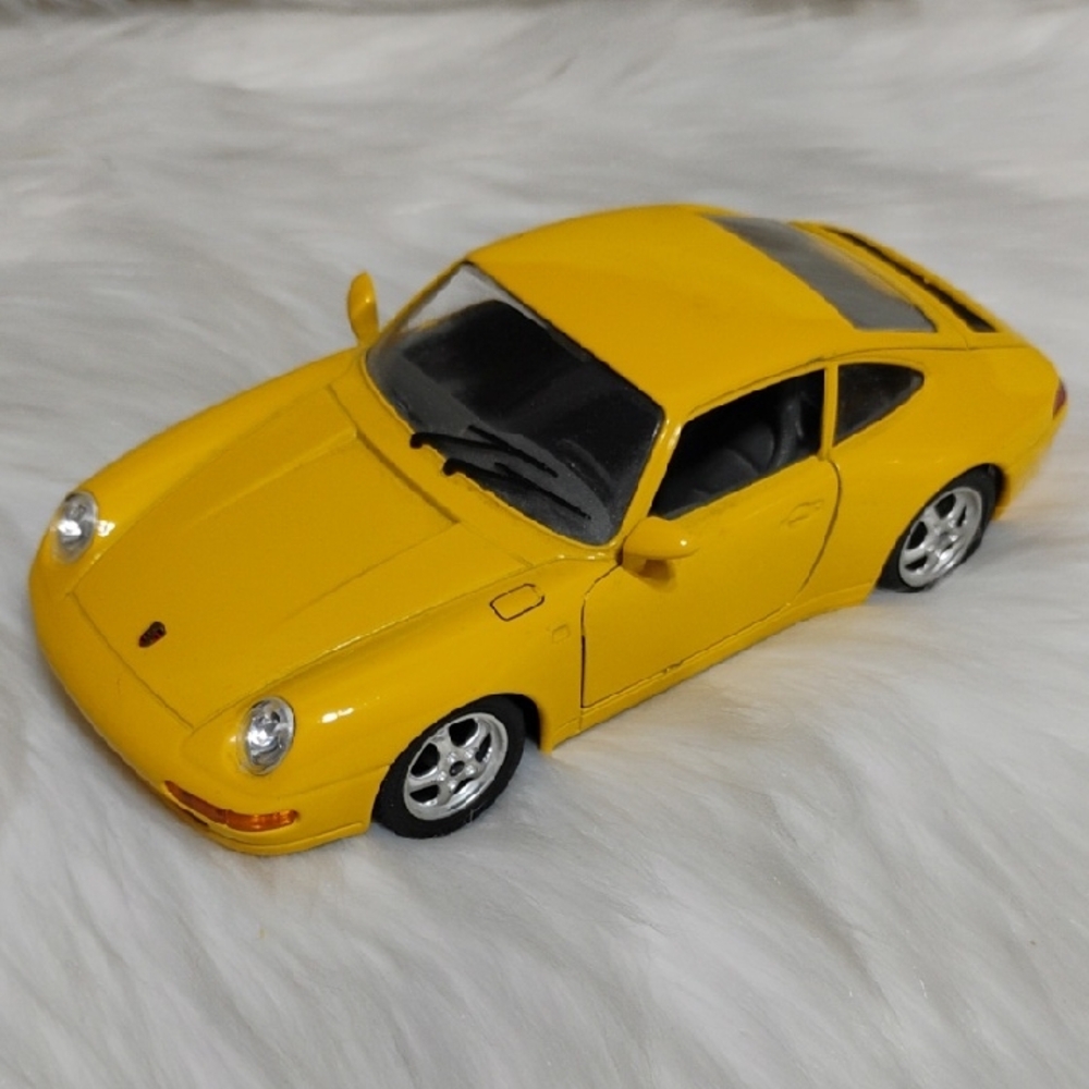 (BX83) SALE! Burago Porsche 911 Carrera Scale 1/24 Die Cast Vehicle